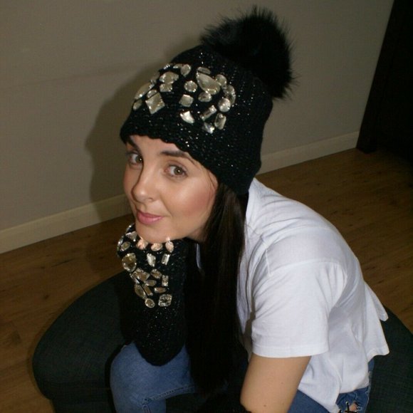 ?GLAMOROUS?Alex Max Knit Pom Beanie with Gem Crystals in Blue